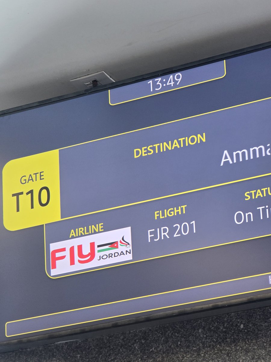 itsmalakdavid's tweet photo. This flight should've left the terminal 15min ago and the boarding should've happened way before that and yet here we are https://t.co/w2r7GwWClt