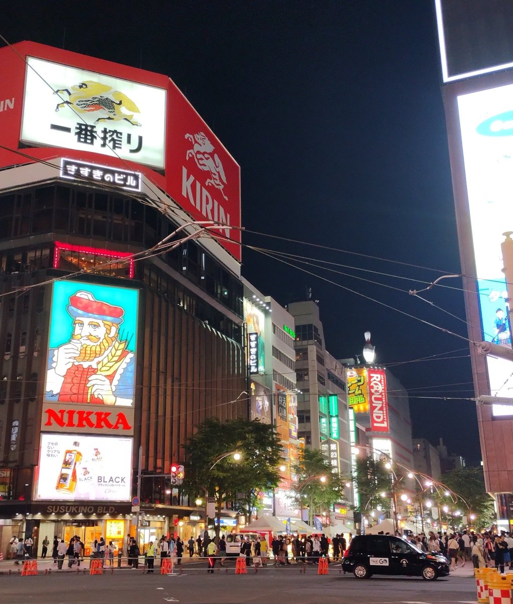 sapporolife2021's tweet photo. すすきの封鎖でまるごと屋台🍺
熱気がすごいぞ😆
#すすきの祭り https://t.co/T4gam9vIEi