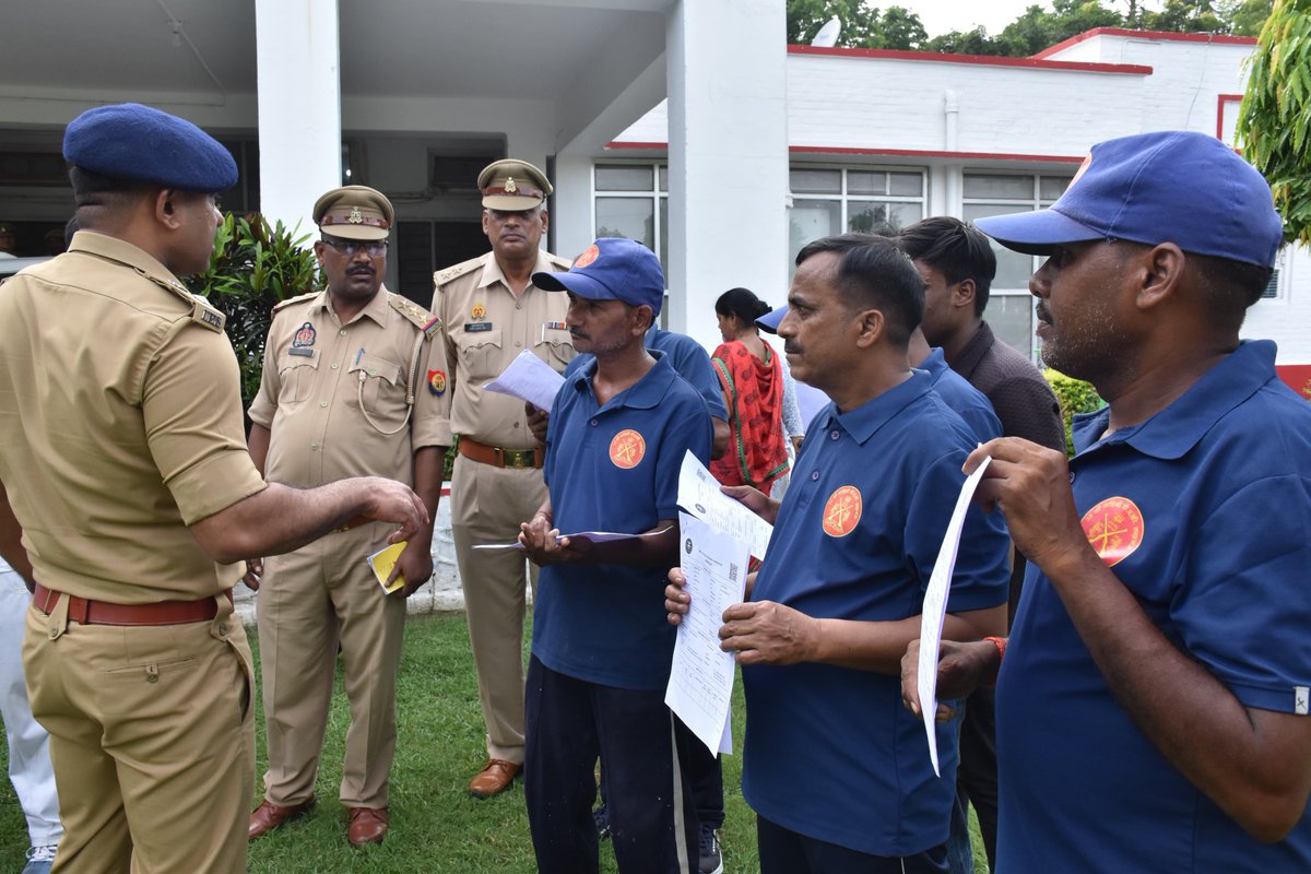 35thBn's tweet photo. @Dgpacup जिससे कर्मचारियों एवं उनके परिवारजनों को आकस्मिक बीमारी अथवा चिकित्सा संबंधी परिस्थितियों में आर्थिक सुरक्षा मिल सके एवं उपचार के दौरान होने वाले वित्तीय भार को कम किया जा सके। हेल्थ इंश्योरेंस की सुविधा उपलब्ध होने से कर्मचारी बेहतर स्वास्थ्य सेवाओं का लाभ प्राप्त कर सकेंगे। https://t.co/uUOPAGTtu4