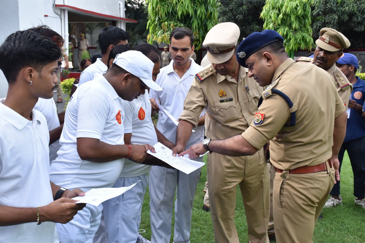 35thBn's tweet photo. @Dgpacup जिससे कर्मचारियों एवं उनके परिवारजनों को आकस्मिक बीमारी अथवा चिकित्सा संबंधी परिस्थितियों में आर्थिक सुरक्षा मिल सके एवं उपचार के दौरान होने वाले वित्तीय भार को कम किया जा सके। हेल्थ इंश्योरेंस की सुविधा उपलब्ध होने से कर्मचारी बेहतर स्वास्थ्य सेवाओं का लाभ प्राप्त कर सकेंगे। https://t.co/uUOPAGTtu4