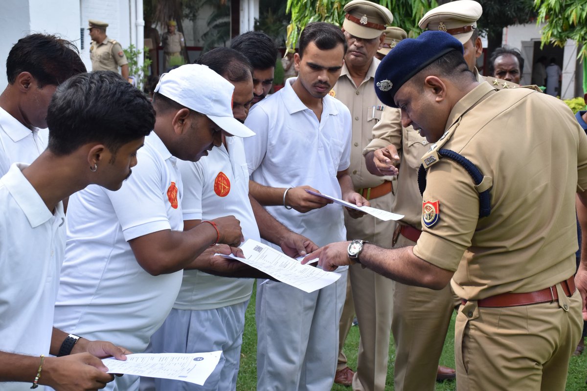 35thBn's tweet photo. @Dgpacup जिससे कर्मचारियों एवं उनके परिवारजनों को आकस्मिक बीमारी अथवा चिकित्सा संबंधी परिस्थितियों में आर्थिक सुरक्षा मिल सके एवं उपचार के दौरान होने वाले वित्तीय भार को कम किया जा सके। हेल्थ इंश्योरेंस की सुविधा उपलब्ध होने से कर्मचारी बेहतर स्वास्थ्य सेवाओं का लाभ प्राप्त कर सकेंगे। https://t.co/uUOPAGTtu4