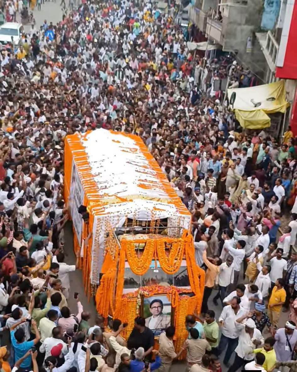 AbhishekTiwar1i's tweet photo. भावपूर्ण श्रद्धांजलि।
ॐ शांति। 🙏
#बलिया #रसड़ा #पूर्वांचल #उत्तरप्रदेश_राजनीति #Ballia #Rasra #Purvanchal #UttarPradesh #UPPolitics #BahujanSamajParty #जनसेवा #श्रद्धांजलि #PoliticalLeader #IndianPolitics #BalliaNews #PurvanchalNews #अभिषेककुमर्तिवारिजी123 #SocialService https://t.co/eYzQZedoqt