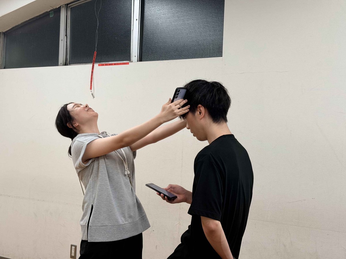 swallosu's tweet photo. #すわろす
『 #あっちむいてひょい』
先日初通しをしました！

3,4枚目は謎の動きに見えますが、謎でも何でもなく、本編でこのくらい動いてはっちゃけます🎶

ご予約お待ちしております👇
https://t.co/Jin5uibBg0
#名前のない演劇祭D https://t.co/IILSaoxRHh