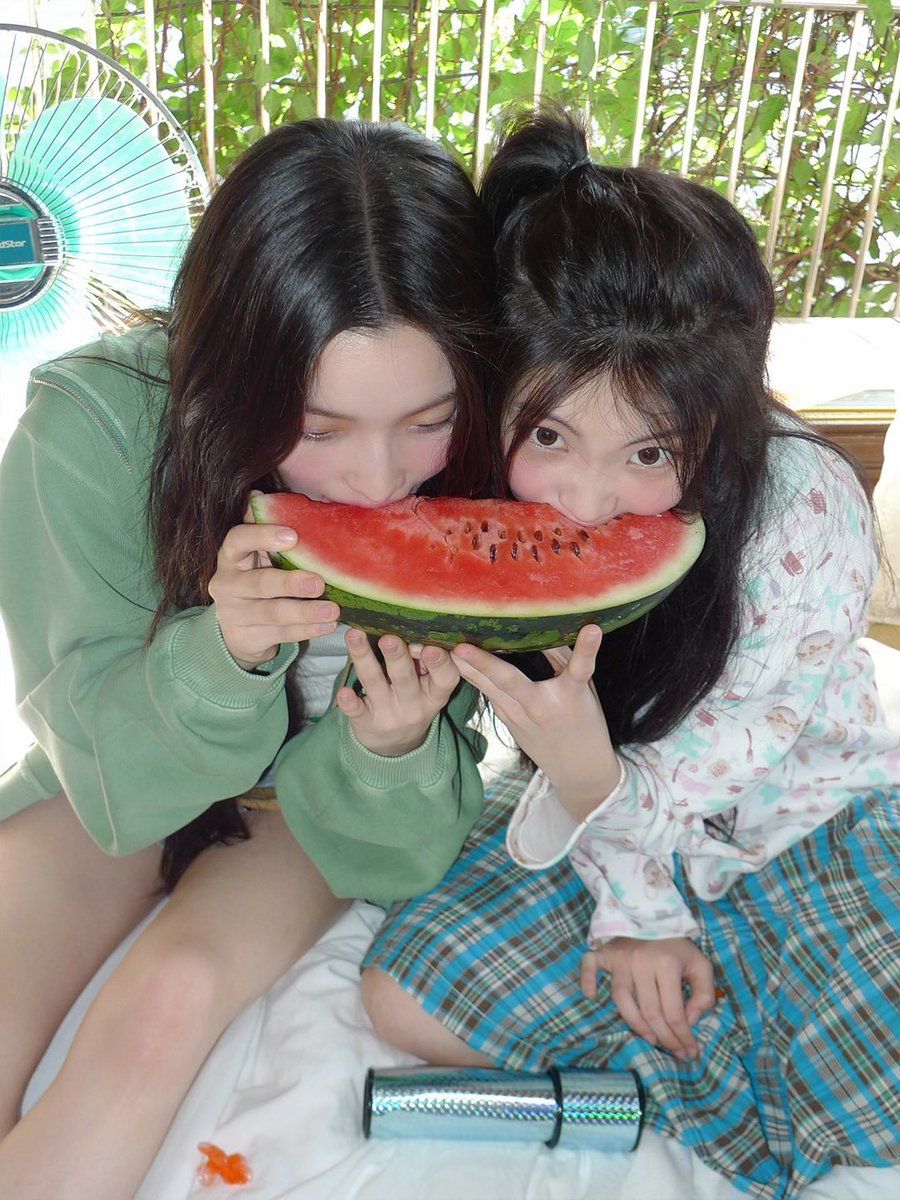 mokabuns2's tweet photo. 아일릿 ㅈㄴ 인생인데 이거 참는 사람들 진심 리스펙한다 https://t.co/bynKmyps2j