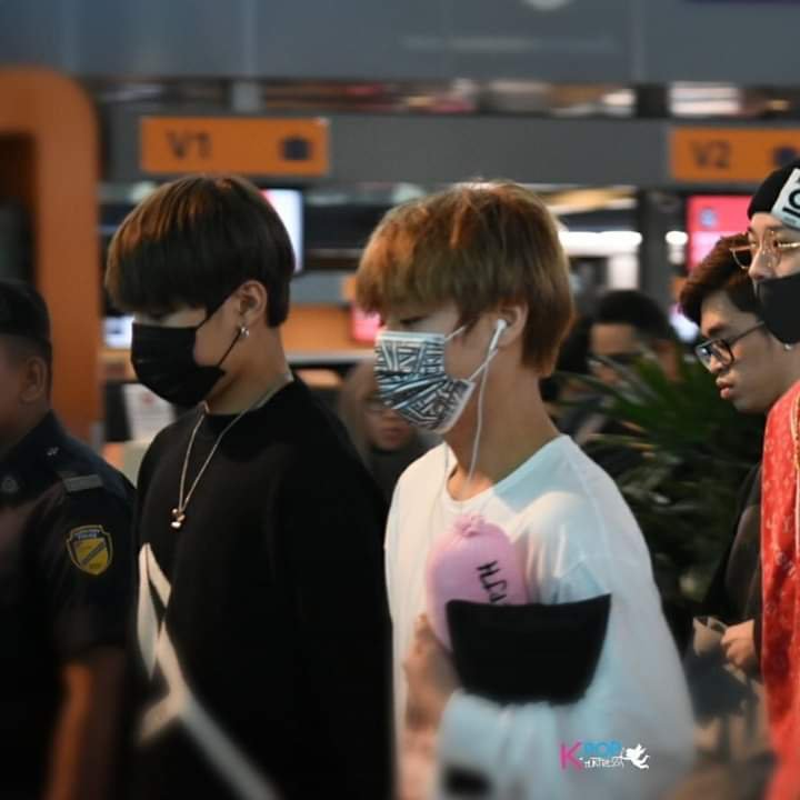 chamsaewinkw1's tweet photo. Throughout the years, Woojin still keep the Pink Sausage pillow ๐ญ Omg, my Bunssodan, My beating heart๐ซ
#2park #๋ถ์๋จ #เธเธนเธเธฑเธ #์์ฐธ #์ฐธ์ https://t.co/kG9WWARvLS