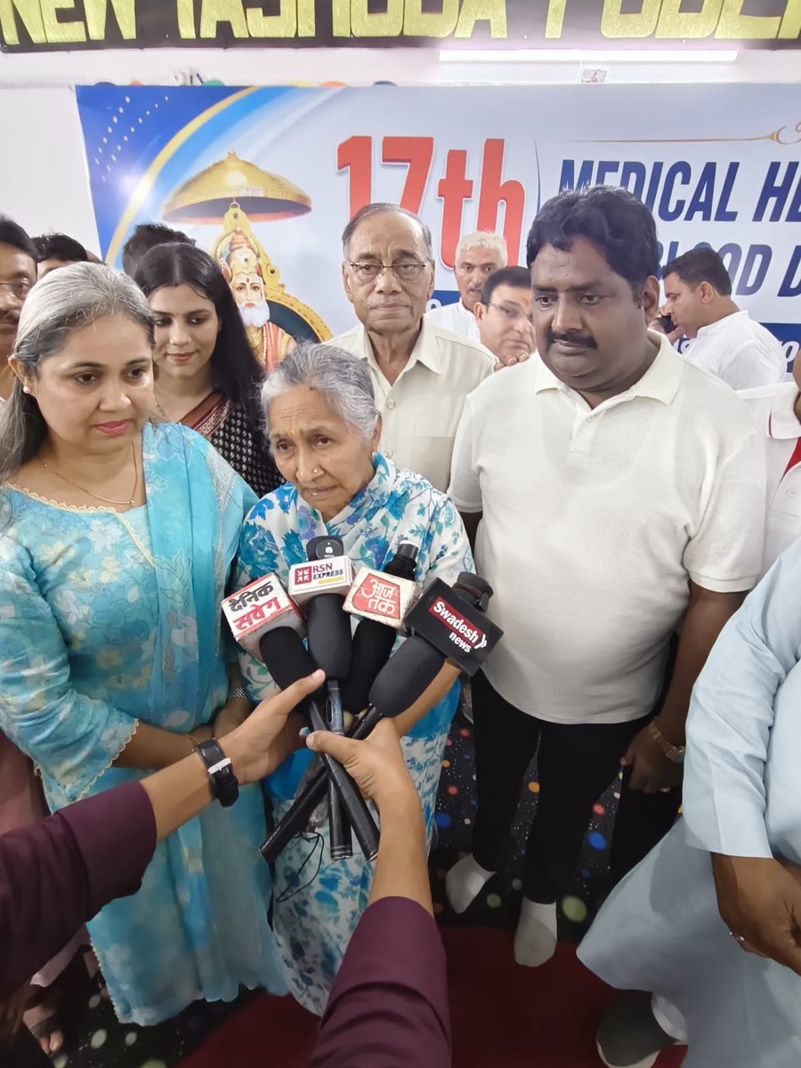 SavitriJindal's tweet photo. आज बाऊजी श्रद्धेय श्री ओ.पी. जिंदल जी के 96वें जन्मदिवस के उपलक्ष्य में अग्रवाल सेवा समिति, अर्बन एस्टेट-2, हिसार द्वारा आयोजित 17वें मेडिकल हेल्थ चेकअप एवं रक्तदान शिविर में मुख्य अतिथि के रूप में सहभागिता की। 🙏

समाज सेवा एवं मानवता के प्रति समर्पण ही बाऊजी के जीवन का मूल मंत्र था। इस पुनीत आयोजन हेतु आयोजक श्री संजय डालमिया जी एवं समस्त सहयोगी संस्थाओं को हार्दिक बधाई। समस्त रक्तदाताओं का हृदय से आभार। 🙏