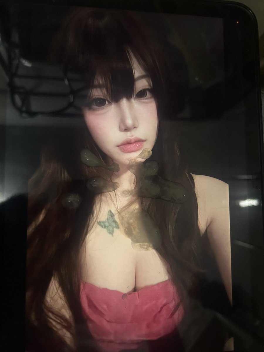 N1znn's tweet photo. 可爱的小骚脸😋#射屏 #射脸 #意淫 #母狗 #颜射 https://t.co/9wrIRid3Ky