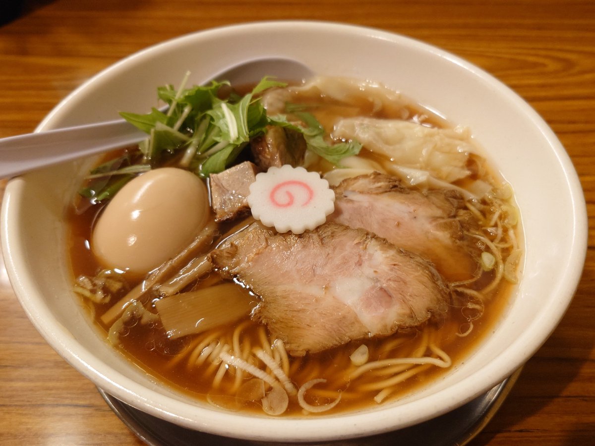 yap_tarou's tweet photo. 疲弊した心と体と頭を癒してくれるのは中華ソバ素和可の特製中華ソバの出来の良い醤油スープと出来の良い麺と出来の良い具材だけ https://t.co/26WHGQNx7y