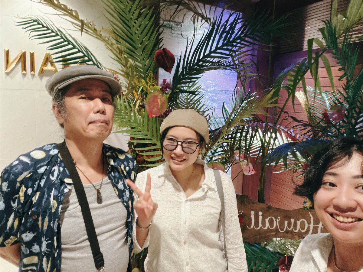 sakaikyou0806's tweet photo. 34歳になりました。
お祝いのメッセージを送ってくださった皆様、ありがとうございました。
昨日は克彦さんと綾音さんがハワイアンぶっふぇにつれてってくれました。
今日は藤沢ハングルース。
いつも通りの今日に感謝をしつつ、これからも歌の中を旅して、素敵な瞬間を発見し続ける日々です。 https://t.co/weZzsFp1xb