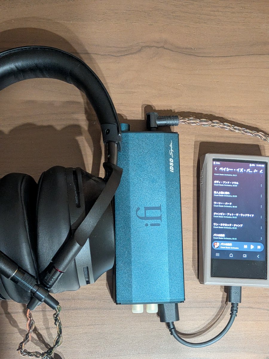pin_mt_87's tweet photo. 夏休み前のオーディオタイムでした〜
micro idsdはPCMに比べるとDSDの方が別格に音がいいですね
滑らかさがあり、弦楽器やピアノの音色や響きが美しく、聴いていて心地よいです👏
据え置きでZ1Rで聴くよりいいかも
ロック、ジャズ、クラシックはmicro idsd がいいですね〜👌
#SP3000M
#MDRZ7M2 https://t.co/jjDuGQaghI