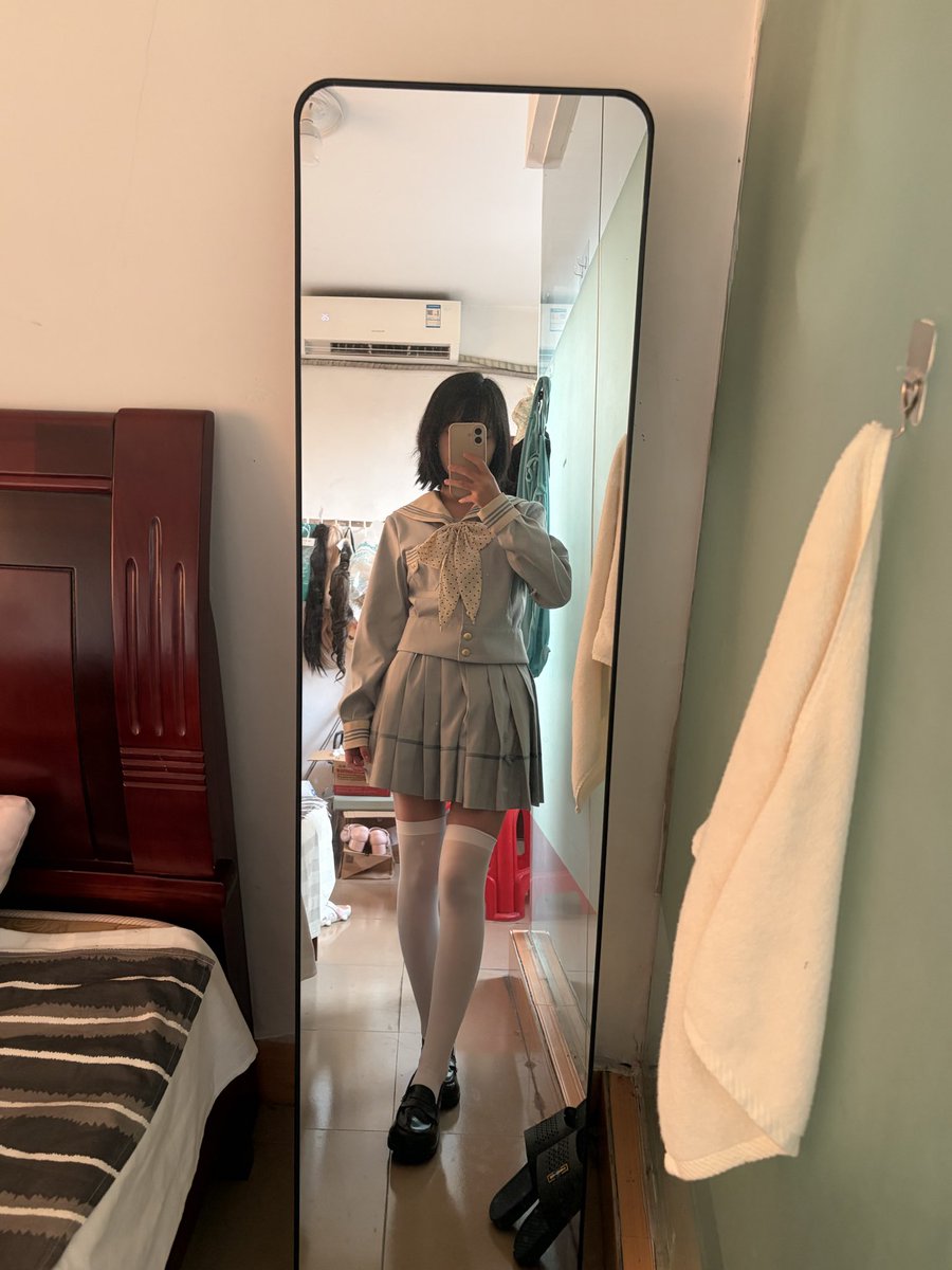 Yiyi3mr's tweet photo. ootd https://t.co/95UCaRq8FO