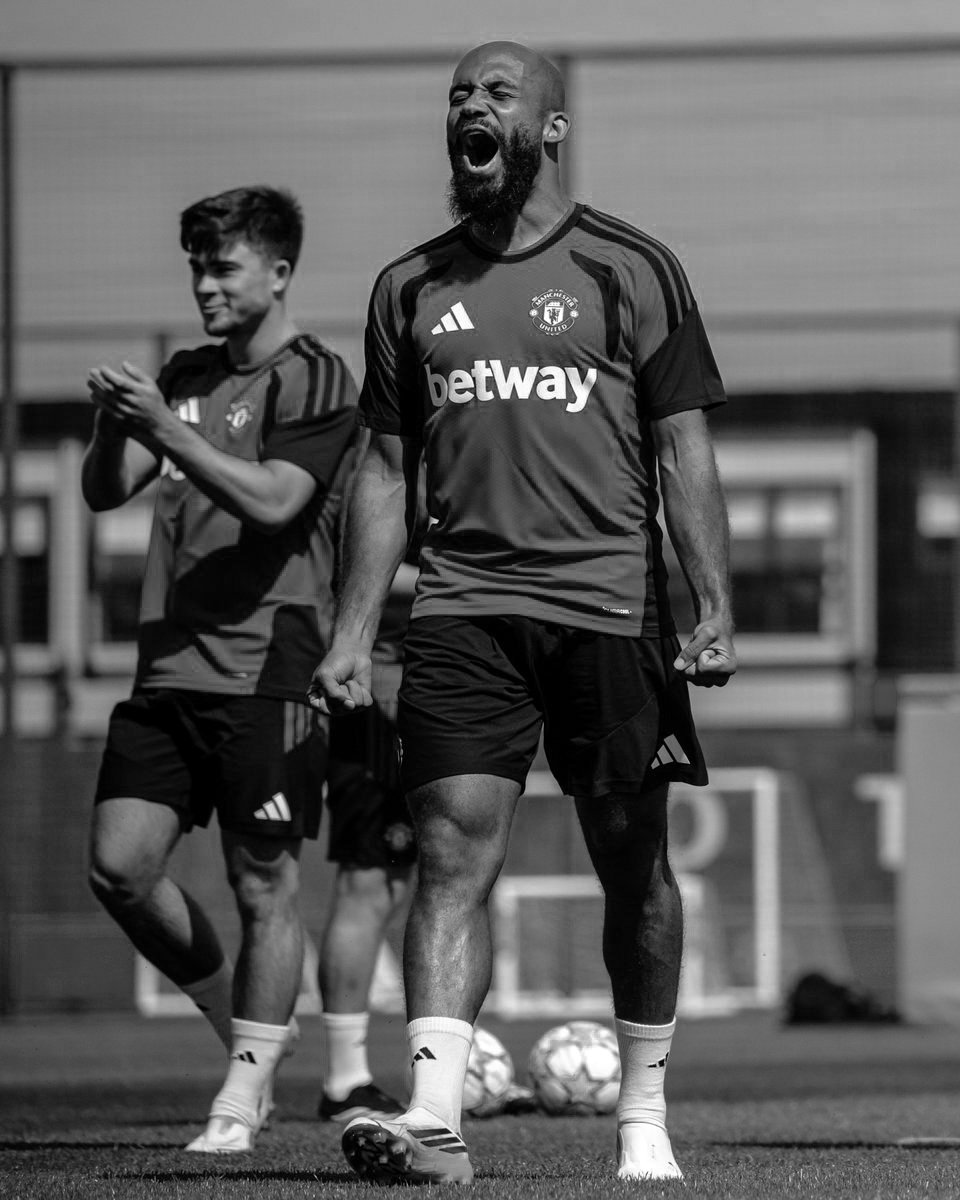 unitedBnW's tweet photo. 🖤⚽

#mufc https://t.co/2CaHAfehFQ