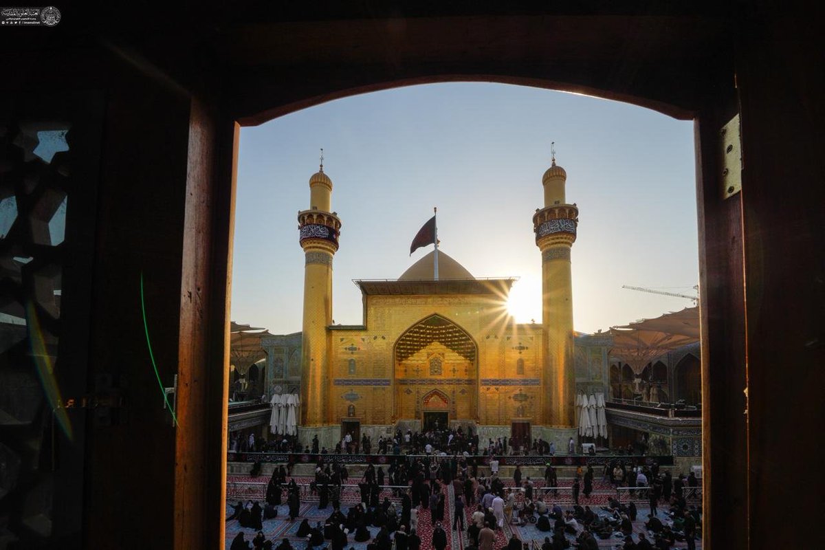 imamalinet_fa's tweet photo. حال‌وهوای حرم مطهر علوی در آستانۀ شهادت پیامبر خاتم

به مناسبت شهادت پیامبر اسلام، کتیبه‌های عزا در صحن‌وسرای امیرالمؤمنین (علیه‌السلام) آویخته شد. https://t.co/2GP8ePImaE
