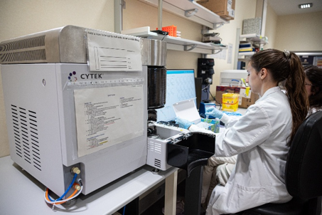 idibaps's tweet photo. 🔬 La plataforma de citometria i separació cel·lular del #CLÍNIC–#IDIBAPS ofereix anàlisi multiparamètrica de poblacions cel·lulars, sorting d’alta precisió, i molt més
📊 Fes que la teva recerca vagi més lluny amb tot el nostre suport!
👉 https://t.co/1VpJ0R3K7b https://t.co/OWGxhwph4A