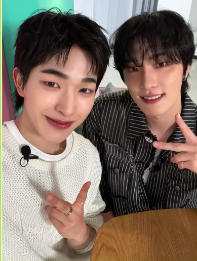 mingyursonly's tweet photo. SEVENTEEN Dino and NEXZ Tomoya Selca from SELF-ON KODE!! Two all-rounder mini-Jacksons! 🦦🐧

DINO ON SELF ON KODE
#셀폰코드에_나타난_우리막내_디노
#DINO_onSelfOnKODE https://t.co/YEyeHdoV3N
