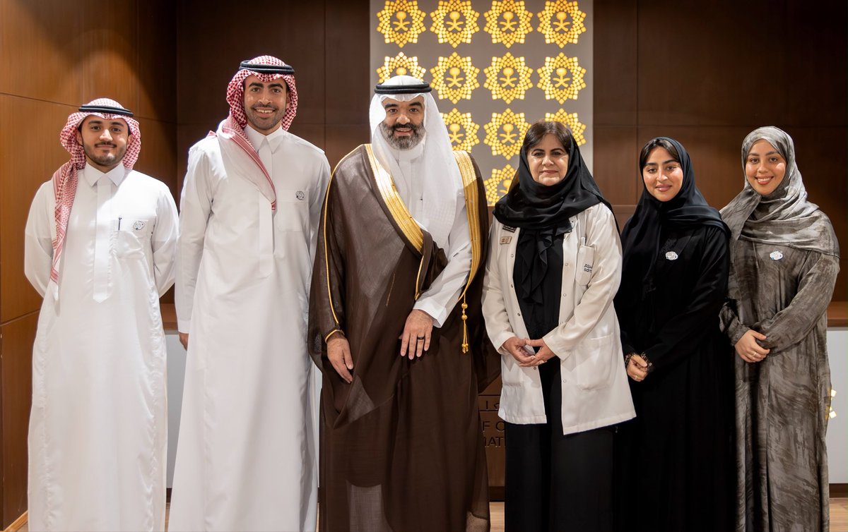 DrSelwa's tweet photo. سعدنا في @sdm_ai بزيارة معالي وزير الاتصالات وتقنية المعلومات المهندس @aalswaha حيث استعرضنا أحدث مستجدات الشركة، وأبرز إنجازاتها في مجالات الذكاء الاصطناعي والتقنيات الصحية، وفي مقدمتها إنجازاتنا الأخيرة على المستوى الدولي.

كما استعرضنا رؤيتنا في توظيف الذكاء الاصطناعي لدعم الرعاية الوقائية، وتوسيع الوصول إلى الخدمات الصحية، وبناء منظومة صحية أكثر كفاءة واستدامة، بما ينسجم مع مستهدفات رؤية السعودية 2030.

ونثمّن دعم معاليه المستمر لمنظومة ريادة الأعمال والشركات التقنية، والدور المحوري الذي يقوم به @ntdpsa في تمكين الشركات السعودية الناشئة، ودعم نموها وتوسعها محليًا وعالميًا. ونفخر في سدم بأن نكون إحدى الشركات التي استفادت من هذه المنظومة الداعمة، والتي كان لها أثر ملموس في تسريع رحلتنا نحو الابتكار والنمو