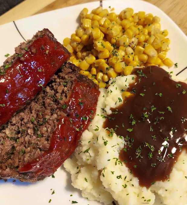 foodhub343's tweet photo. 🚨Are you a fan of this meatloaf meal, or no thanks? https://t.co/cuqoPjlhQR