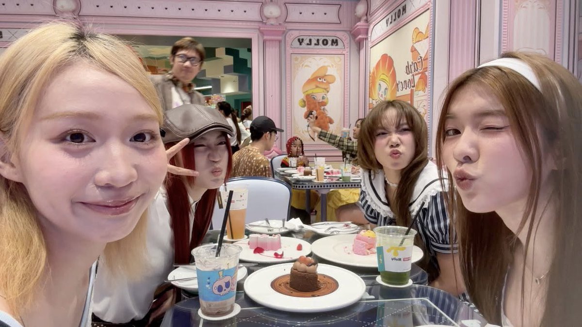 goshi_emm's tweet photo. ก้อนกลม ๆ 4 ก้อนนิ #RedSpin
#p0rsch3y #pearppunch
#impaepe #taewwaewx https://t.co/pg0ObU70k1