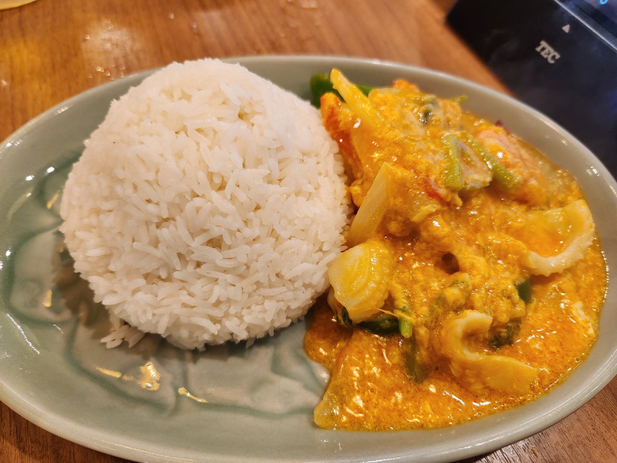 HARU_05i's tweet photo. タイ料理研究所🇹🇭にきたよー
めちゃくちゃ美味しくて好き
 #タイ料理研究所 https://t.co/A5GI7fBFnN
