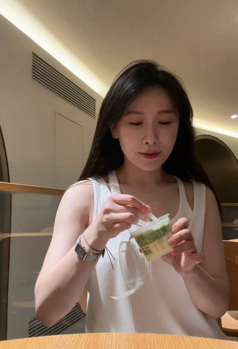ogpounds440's tweet photo. 你忙你的世界，却忘了有人也需要温暖。
既然你没有时间陪我，那就别怪我寻找属于自己的快乐。 https://t.co/UHdqy7fpVv