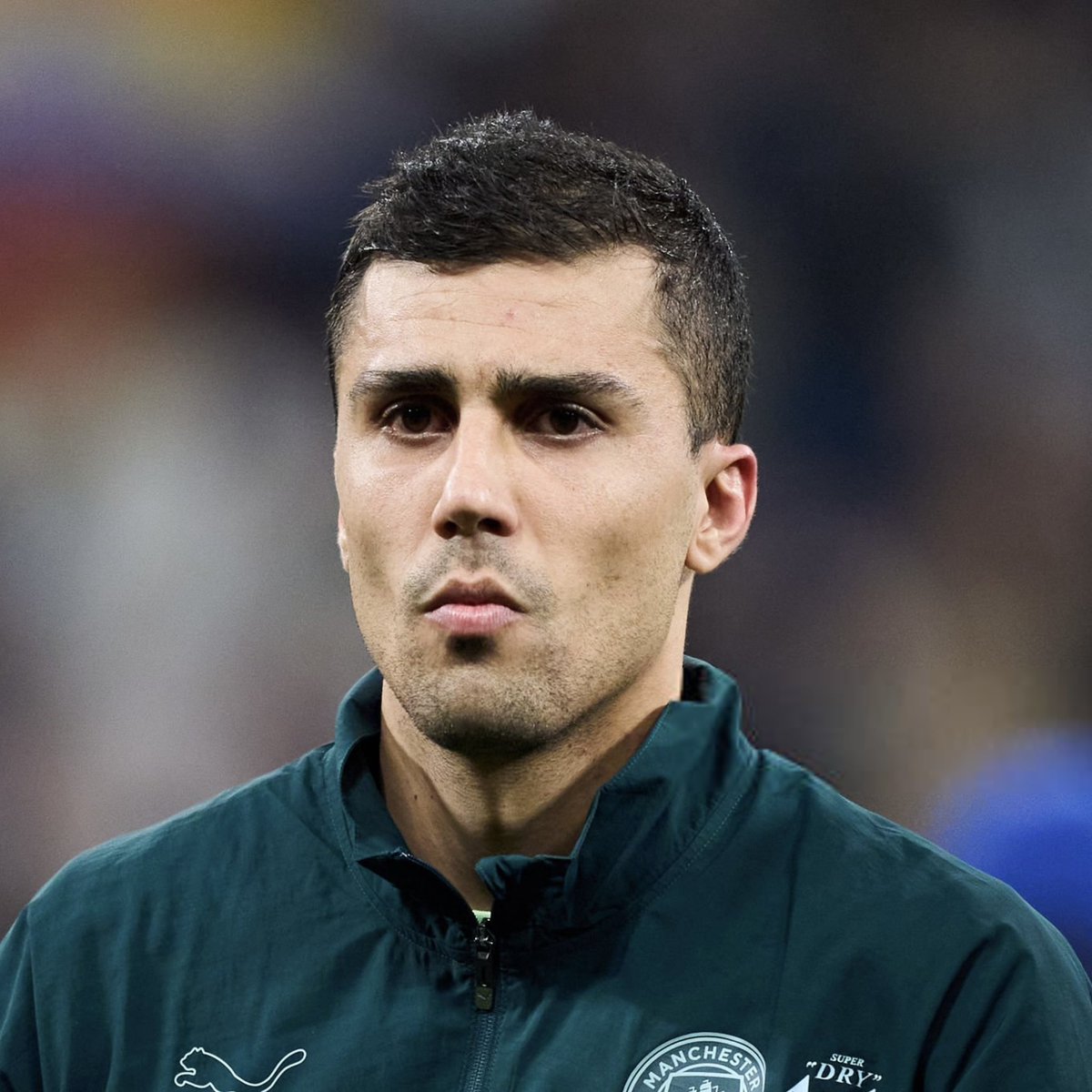 ActuFoot_'s tweet photo. 🚨🚨 JOSÉ MOURINHO 🇵🇹 EST FURIEUX DE LA SITUATION AUTOUR DE RODRI 🇪🇸 !!!! 😤

Le Portugais a besoin d'un autre milieu de terrain. 

Le club madrilène a écarté tous les noms que voulait Mourinho pour lui proposer Rodri… les Merengue se retrouvent dans une situation que le coach redoutait…

Le club se retrouve sans le milieu de terrain qu'il avait demandé. ❌

🗞️ @Sergivalentin_