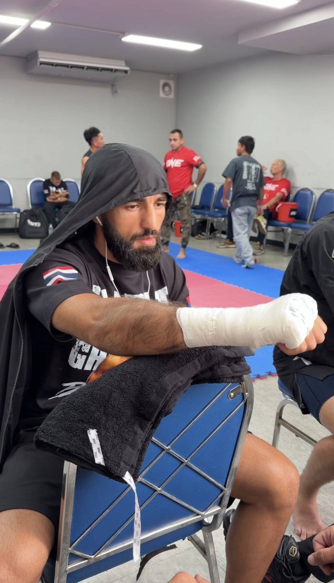 _FightRecord's tweet photo. Almost time. β³οΈπ₯
#TheInnerCircle #ONEChampionship https://t.co/6eXmzJcvP3