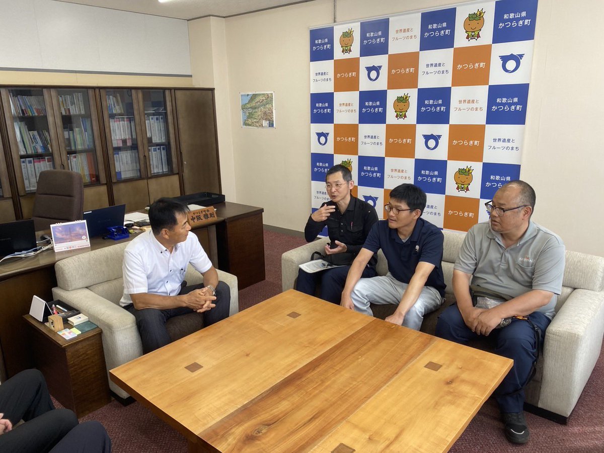 wasf58's tweet photo. 熊本地震で被災した八代市へ派遣していた給水支援チームが帰町しました。
とりあえず、口頭での報告を受けたあと、家でゆっくりしてくださいと伝えました。

お疲れ様でした。
本当にありがとうございました。 https://t.co/EWVVPRRYHg