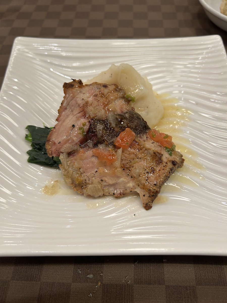 capriciousyk's tweet photo. 午前個展鑑賞→ランチ→午後二度目の個展鑑賞して、銀座熊本館で復興支援の買い物をしようと思ったけど入場制限していて諦めました😭
馬刺し買いたかった、また今度。
募金はできます。 https://t.co/CO9mX1DFbY