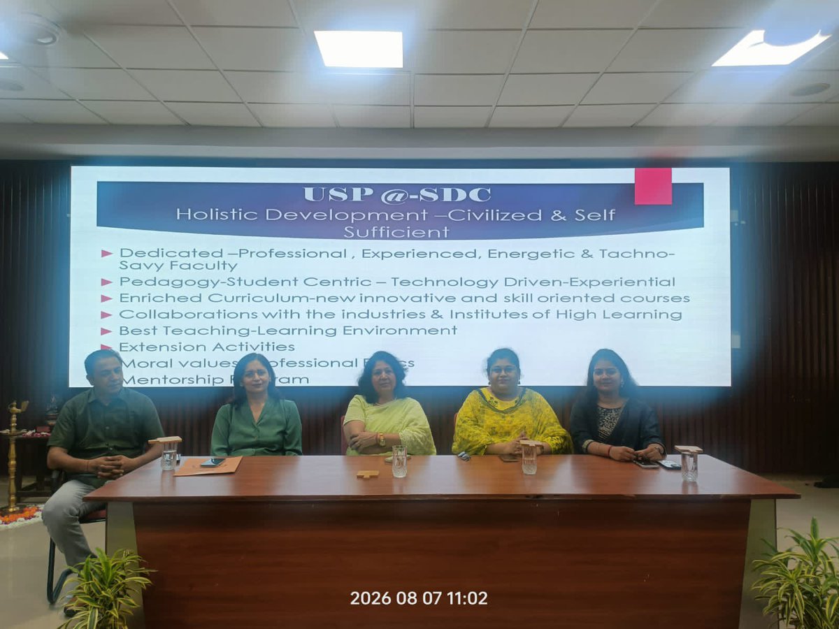 cgpcsdc's tweet photo. 🎓 Welcome, Freshers!

An insightful orientation on college rules, facilities &amp; opportunities, featuring Dr. Simpi Nanda — Inner CEO | Blogger | Author. ✨

#Orientation #Freshers #NewBeginnings https://t.co/1lAai6bhxR