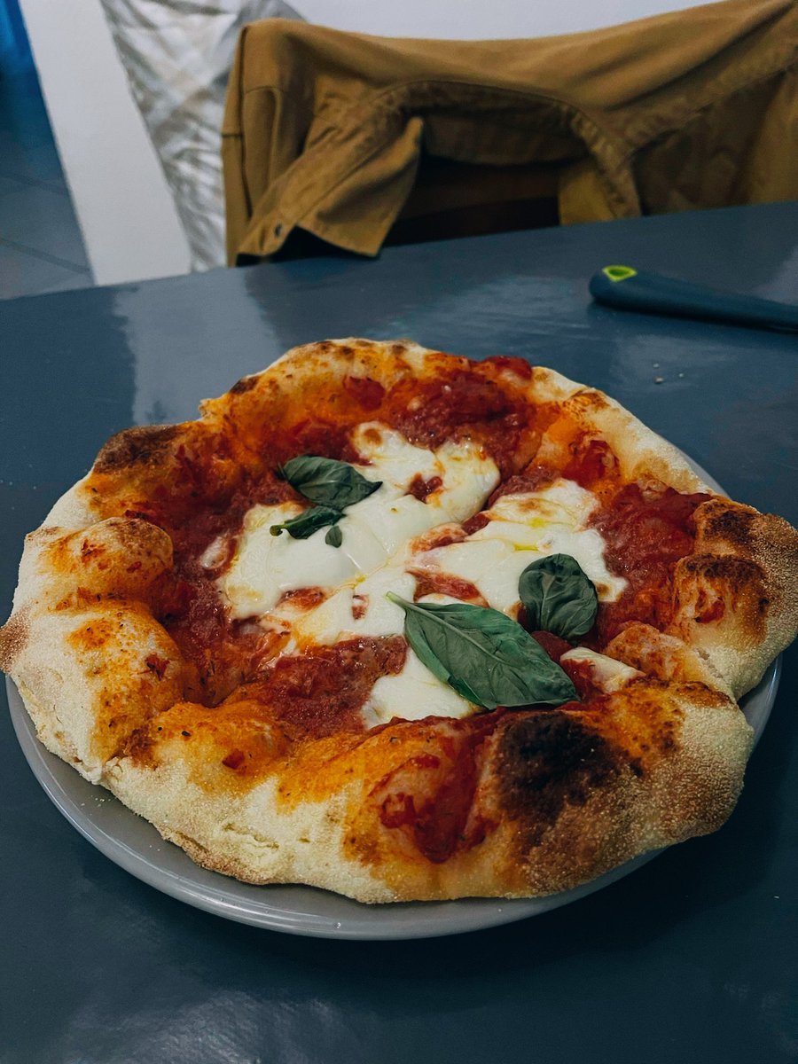 MaximeTaiyo's tweet photo. @ElCuistoo avec un four ménager classique j’ai pu sortir de belles pizzas, il faut juste la technique https://t.co/mtieATyl6k