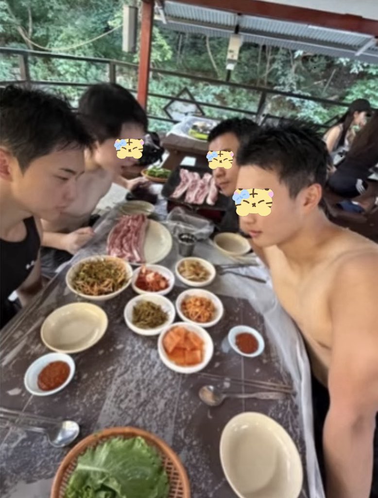 615calling's tweet photo. bakit mas lalong pumopogi si hoshi pag nakikita lang siya tuwing nag ppost mga friends niya 😓 https://t.co/or7iQEBOSq