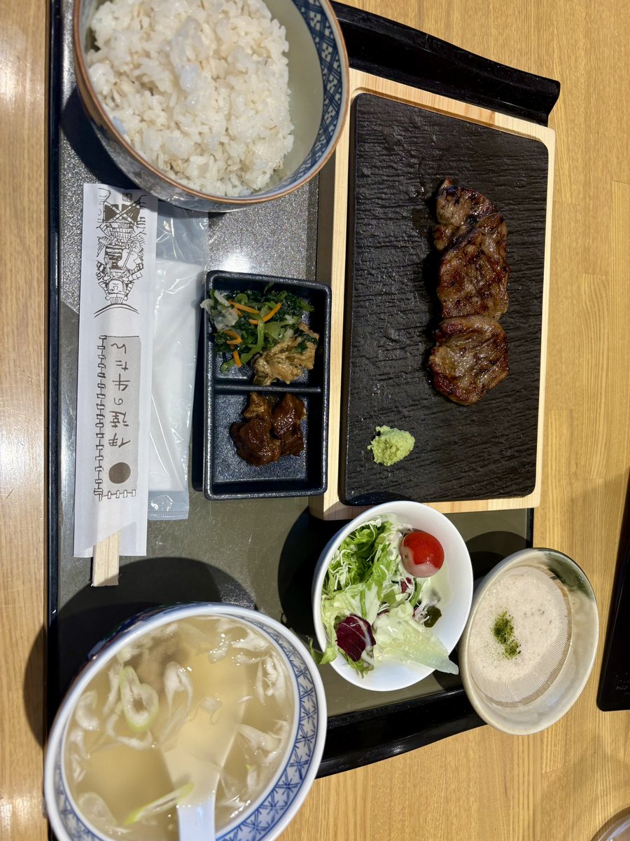 nenencyu0125's tweet photo. 今の職場
最初は残業月8時間って聞いてたのに、実際は拘束時間10時間+残業月40時間でおもろすぎるから先日やけくそ一人旅で仙台行ってきた
本当に楽しかった！！心が浄化された😭 https://t.co/e9eh5rL6Tz