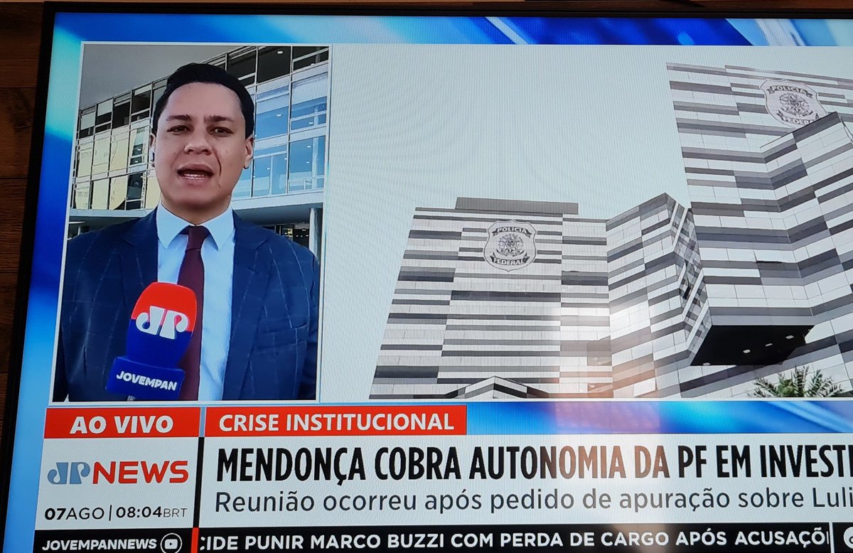 ZNilton11's tweet photo. Lula Ladrão da Silva tenta rebaixar a PF igual faz com a polícia militar desde o começo do mandato antes elogiava a PF agora como a PF começou a mostrar os roubos do filho Bandido fora o irmão do Lula que também é bandido agora a polícia PF não presta. Bandido é bandido... https://t.co/X6B5nMKo5x