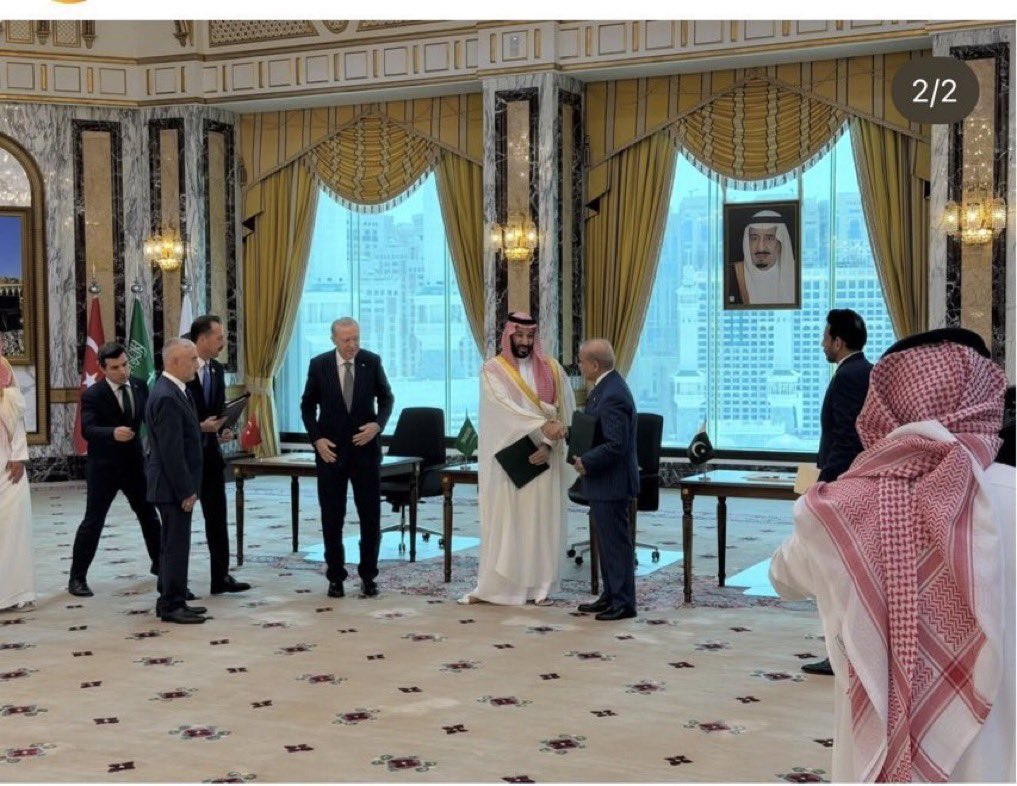 bnmahmoud's tweet photo. #اتفاقية_مكة تعزيز الردع الإستراتيجي وتطوير التعاون الدفاعي ، وترسيخ مبدأ الأمن الجماعي الذي ينص على أن أي اعتداء مسلح على أحد الأطراف يُعد اعتداءً على الجميع. حفظ الله على بلادنا  أمنها وأمانها .
#الجمعة
#المملكة_العربية_السعودية https://t.co/W05C2DqfKe