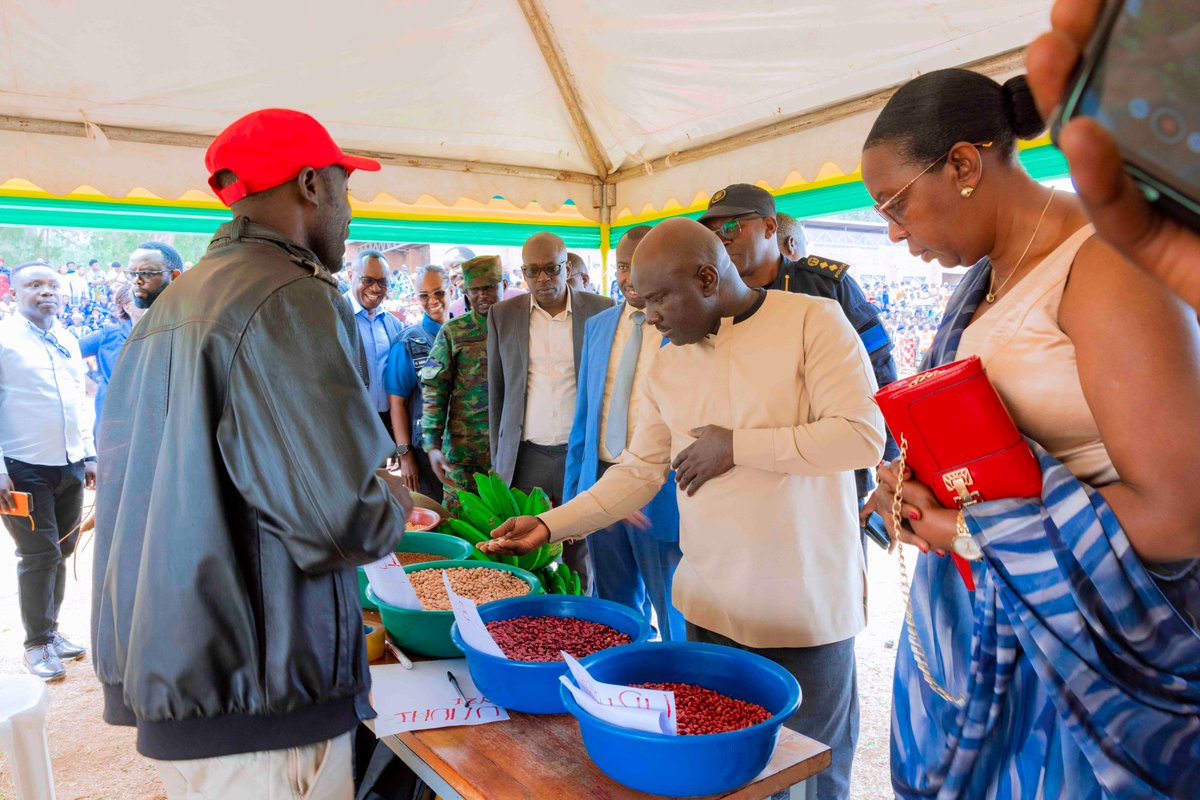 rulindodistrict's tweet photo. Aka kanya muri #Rulindo hari kubera ibirori byo kwizihiza umunsi w'Umuganura, ku rwego rwa @RwandaNorth uyu munsi wizihirijwe mu murenge wa #Masoro aho ibirori byo kwizihiza umuganura byaranzwe no gutaha Akagari ka #Kabuga ndetse Abaturage bamurikira abayobozi ibyo bagezeho https://t.co/jpzj6fyXPZ