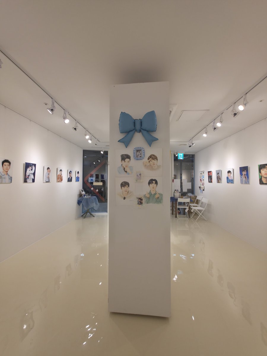 sabana0125's tweet photo. 더운 날에도 찾아주신 영시분들께 감사드립니다. 영웅이 10주년을 기념하는 팬아트 전시회 첫날 성황리에 오픈되었습니다. 8일, 9일도 감사의 선물들로 가득하오니 많이들 오시기 바랍니다. 당일 아크릴 액자 6점을 먼 지방에서 오신 영시분들이 추첨되어 너무 기쁘네요. ㅎㅎ
#합정역9번_B1 #지지오오엠갤러리
#팬아트갤러리전