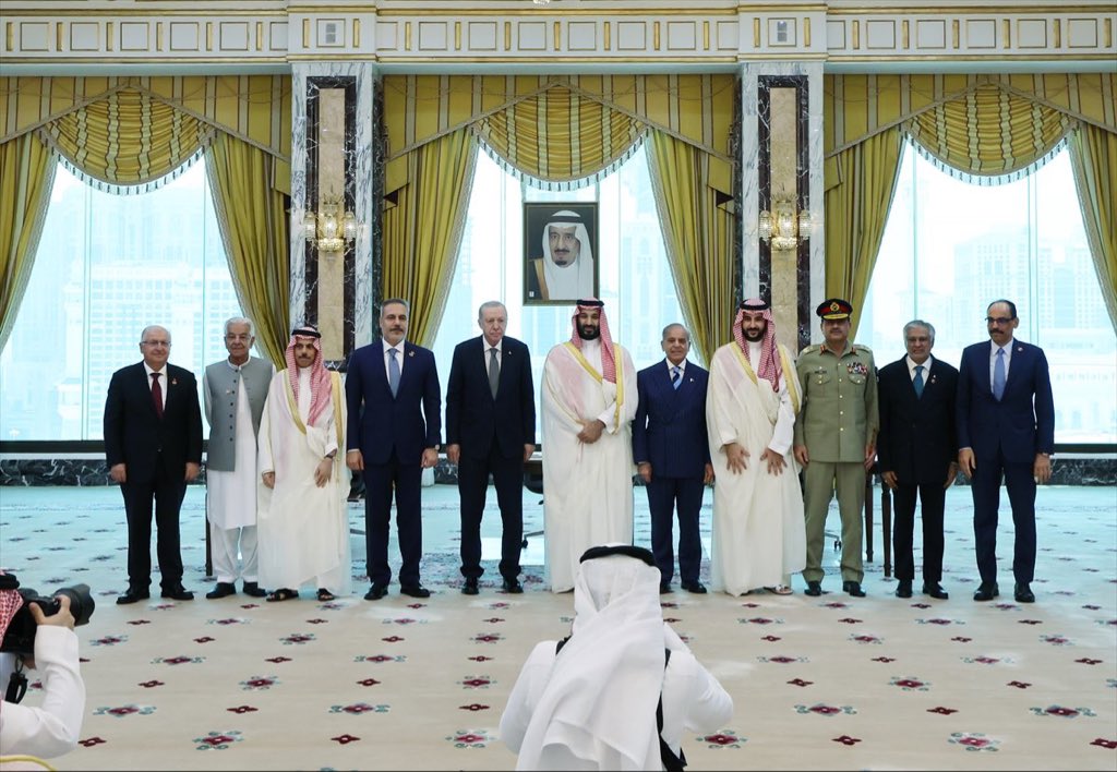 RaF3mri's tweet photo. صورة تاريخية 🇹🇷🇸🇦🇵🇰 https://t.co/7o34IxVUuN
