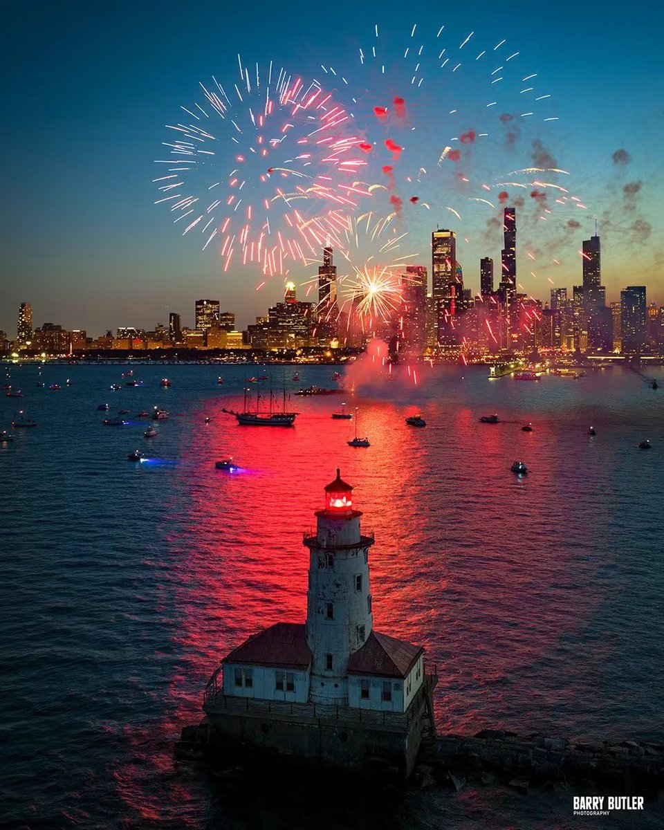 barrybutler9's tweet photo. Today is National Lighthouse Day.  This is Chicago Harbor Lighthouse.  Help light the way to the restorations of this landmark along Chicago’s lakeshore, https://t.co/cn30vN3J2S https://t.co/kvAkqV44i6