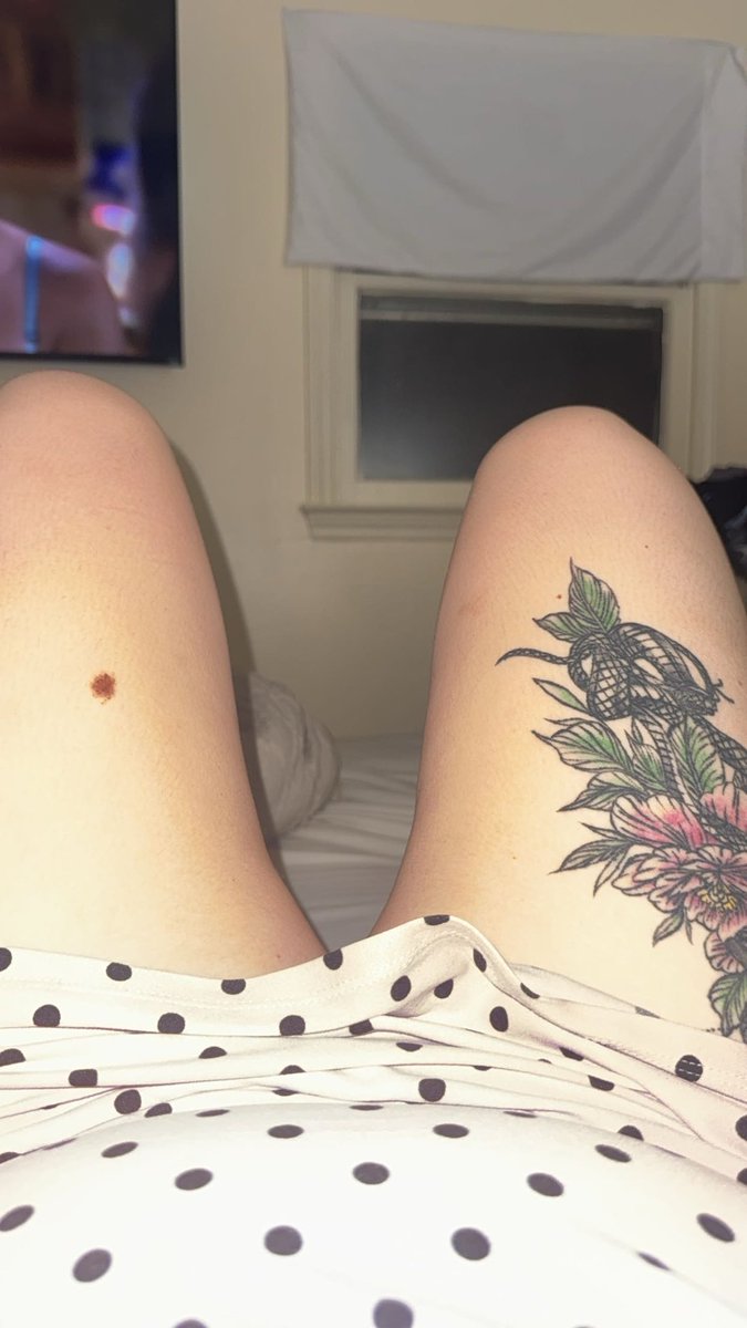 Hayhaywrld's tweet photo. good morning #sellingcontent 
subscribe to my #onlyfans https://t.co/RxYltcQjn7 https://t.co/jVs0ggrTBy