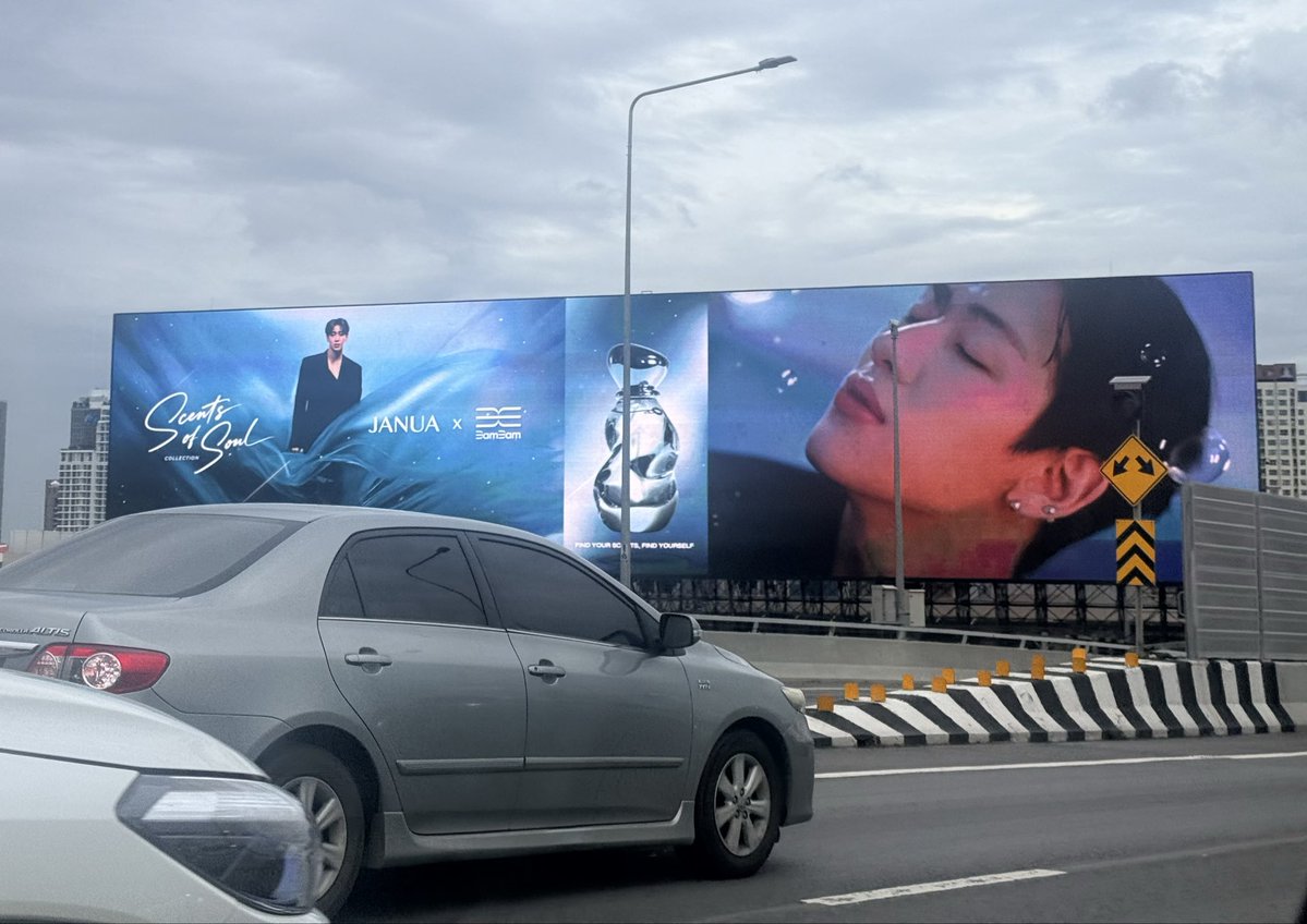 unless_love1's tweet photo. กรี๊ดด ทางด่วนหล่อมาก หอมมาก 🥰

𝐉𝐀𝐍𝐔𝐀🍃

#BamBam #뱀뱀
#JANUAXBamBam
#JANUASCENTSOFSOUL https://t.co/u7HsCVKS7N