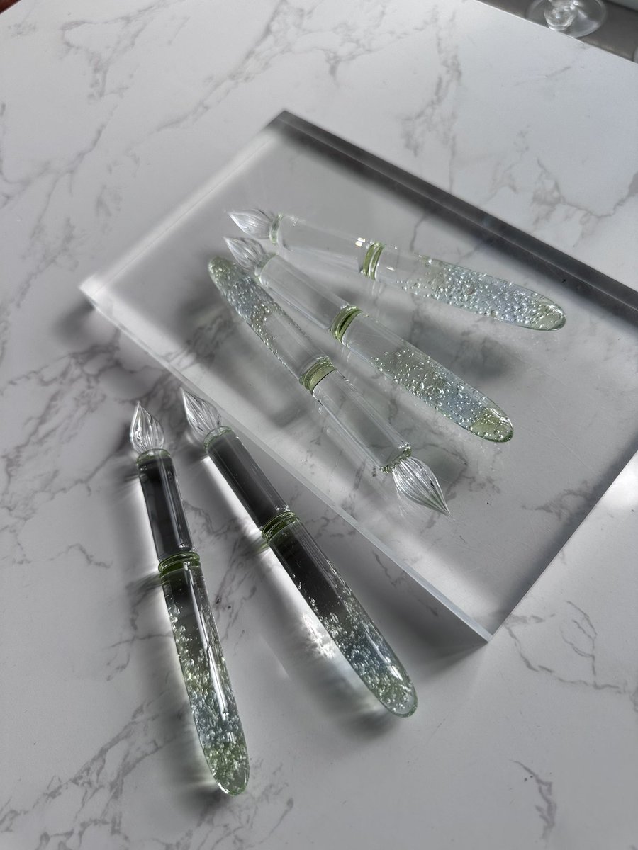 iroka_pen's tweet photo. 1年ぶりの雨の日ペンと新作晴れの日ペン
さらに細軸の3種も！！
baseにて抽選販売させていただきます

https://t.co/S2QogBeOBr
8月8日12時〜16日20時まで抽選受付
16日22時発表

どうぞ宜しくお願いいたします🙇 https://t.co/NhXM21gd0E