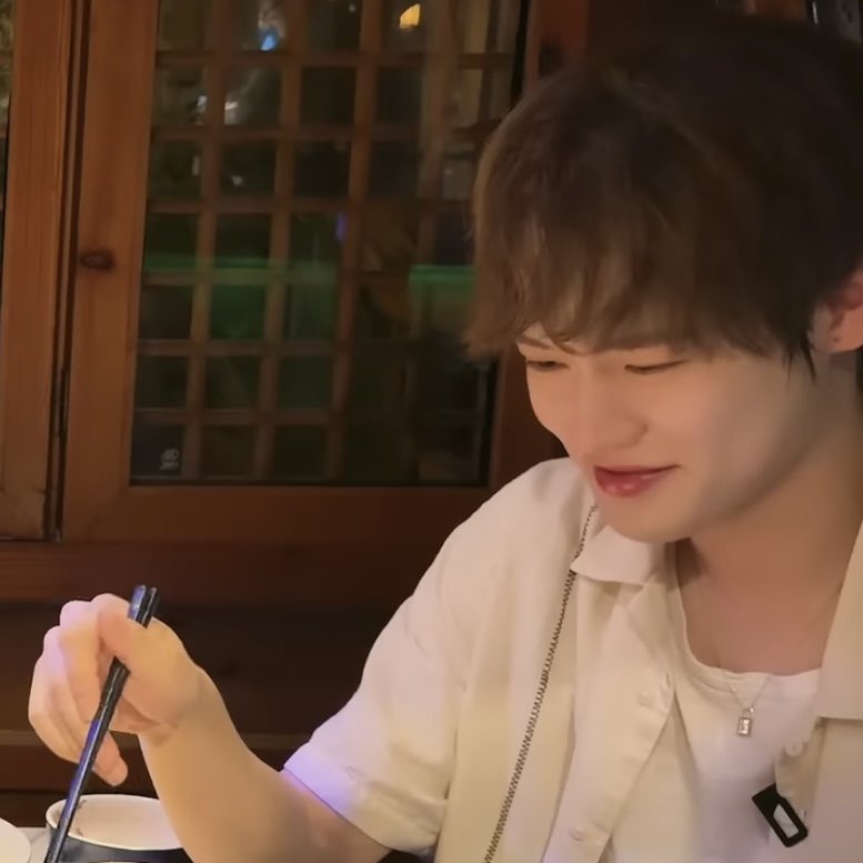 jin_syon's tweet photo. 너 앞머리 쫌 귀엽다? https://t.co/gLaci6bMXh