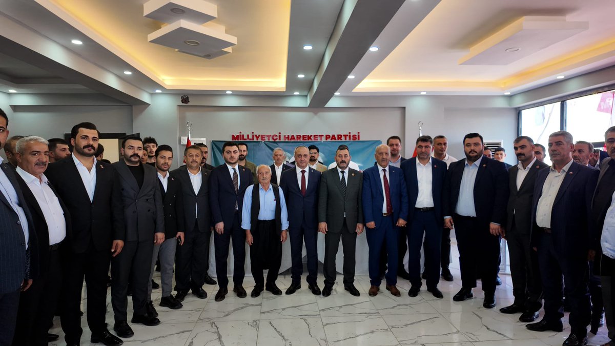 Sanliurfa_MHP's tweet photo. 📍 HİLVAN

MYK Üyemiz Sayın M. Fatih Çetinkaya’nın Divan Başkanlığını gerçekleştirdiği, “Kardeşlik Kalbimizde, Gelecek Aklımızda” temalı Milliyetçi Hareket Partisi Şanlıurfa Hilvan İlçe Başkanlığımızın Olağan İlçe Kongresi’ni; İl Başkanımız Sayın Ecz. Osman Mutlu, İl Yönetim Kurulu Üyelerimiz, İlçe Başkanlarımız, İlçe Yönetim Kurulu Üyelerimiz ve kıymetli dava arkadaşlarımızın katılımlarıyla büyük bir coşku, birlik ve beraberlik içerisinde gerçekleştirdik.

Türkmen Beyimiz, Liderimiz Sayın Devlet Bahçeli Beyefendi’nin çizdiği istikamet doğrultusunda; ülkücü iradenin sarsılmaz duruşu, teşkilat disiplini ve dava şuuruyla çalışmalarımızı kararlılıkla sürdürüyoruz.

Kongremizin partimize, teşkilatımıza, Hilvan’ımıza, Şanlıurfa’mıza ve aziz milletimize hayırlı olmasını temenni ediyor; Hilvan İlçe Başkanımız Sayın Mehmet Baytak’a görevinde üstün başarılar diliyor, birlik ve beraberlik içerisinde Liderimizin izinde kutlu yürüyüşümüze aynı azim ve kararlılıkla devam ediyoruz.

@dbdevletbahceli 
@MHP_Bilgi 
@fth_cetinkaya 
@ayyildirim1 
@Ulku_Ocaklari 
@eczosmanmutlu