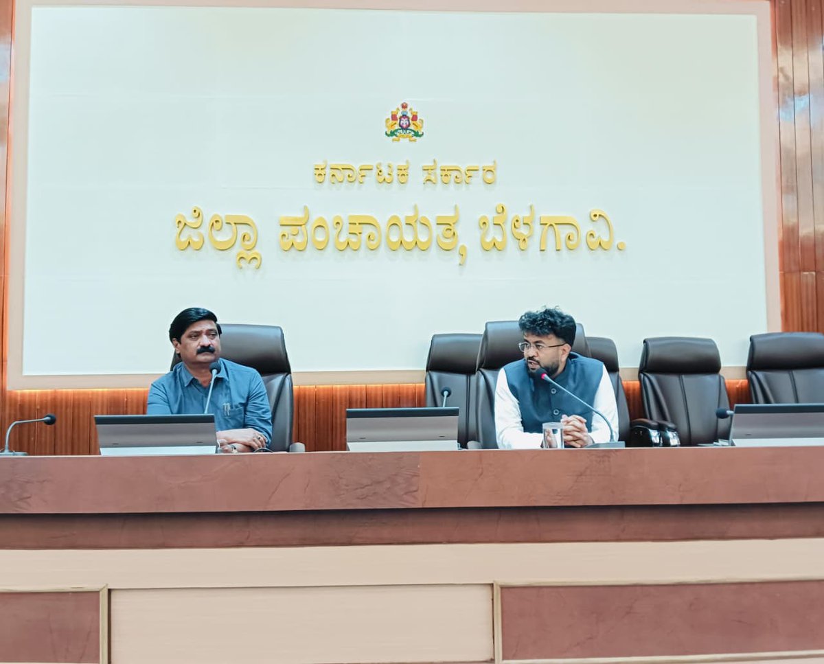 MgnregsB's tweet photo. #ಬೆಳಗಾವಿ ಜಿಲ್ಲಾ ಪಂಚಾಯತ ಮುಖ್ಯ ಕಾರ್ಯನಿರ್ವಾಹಕ ಅಧಿಕಾರಿಗಳಾದ ಶ್ರೀ ರಾಹುಲ್ ಶಿಂಧೆ ರವರ ಅಧ್ಯಕ್ಷತೆಯಲ್ಲಿ ಜಿಲ್ಲಾ ಪಂಚಾಯತ ಸಭಾಂಗಣದಲ್ಲಿ ಇಂದು ‘ವಿಬಿ-ಜಿ ರಾಮ್ ಜಿ’ ಯೋಜನೆಯ ಕುರಿತು ಅನುಷ್ಟಾನ ಇಲಾಖೆಗಳ ಅಧಿಕಾರಿಗಳು ಹಾಗೂ ತಾಂತ್ರಿಕ ಸಿಬ್ಬಂದಿಗೆ ಸಭೆ ಜರುಗಿತು.
@rdprgok  @VBGRAMGKAR @ZP_Belagavi https://t.co/xUjSXiMUGt
