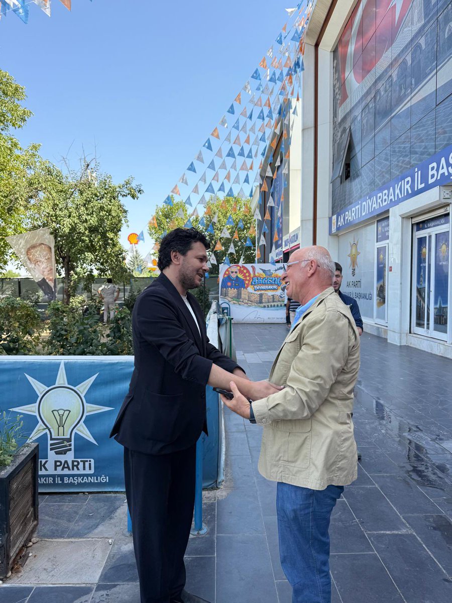 ahmet_ocal's tweet photo. Değerli il başkanı Hamit Sümer Başkan yardımcısı kardeşim Beran Dilek i makamlarında hayırlı olsun ziyaretinde bulundum göstermiş oldukları ilgi ve alakalarından dolayı teşekkür ederim https://t.co/Hj9qU60TeT