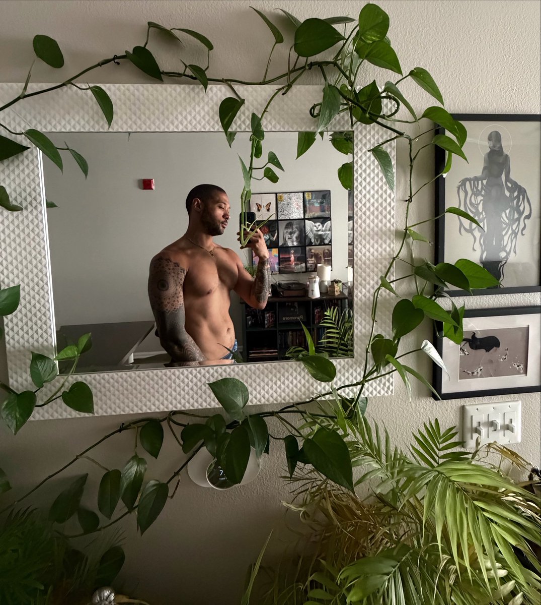 Kthunder69's tweet photo. Someone should come over and give me a kiss 🙂‍↕️🙂‍↕️ https://t.co/1R2JfAjuWL