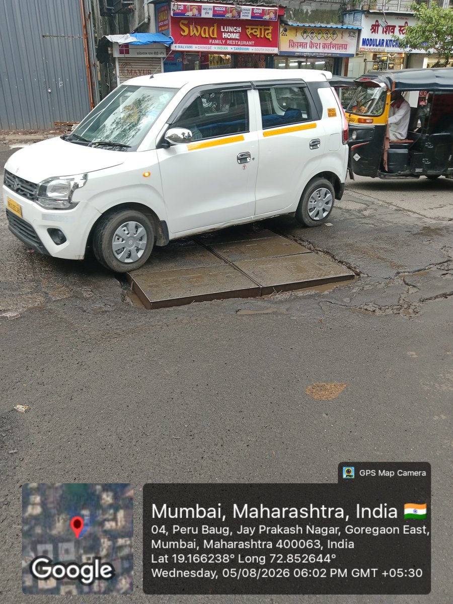 jayesh_bhise's tweet photo. @MTNLOfficial आरे रोड पेरू बाग येथे एम टी एन एल चे झाकण व्यवस्थित न लावल्यामुळे वाहन चालकांना तसेच पादचाऱ्यांना ते जा करताना नाही त्रास कमी करावा लागत आहे तसेच यामुळे मोठ्या प्रमाणात वाहतूक कोंडी होत आहे आपणास विनंती आहे योग्य ती कारवाई करावी  @mybmcWardPS यांना माहिती दिली आहे https://t.co/nYIKX35rV7