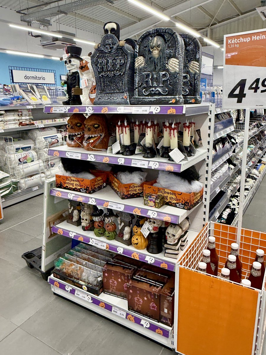 Ruben_A_Secas's tweet photo. 7 de agosto. Atentos, que no se despiste nadie que Halloween está a la vuelta de la esquina. 
🎃👻💀 🙄 https://t.co/a0RjBo8ras