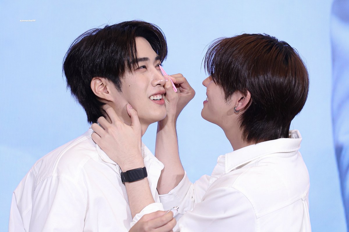 ksdhsvt's tweet photo. มีการจัดช่อขนตาเกิดขึ้นบนเวที อ้ย555555555555555555555

#DrAllyxTleFirstOne https://t.co/JSKLwjAtZP