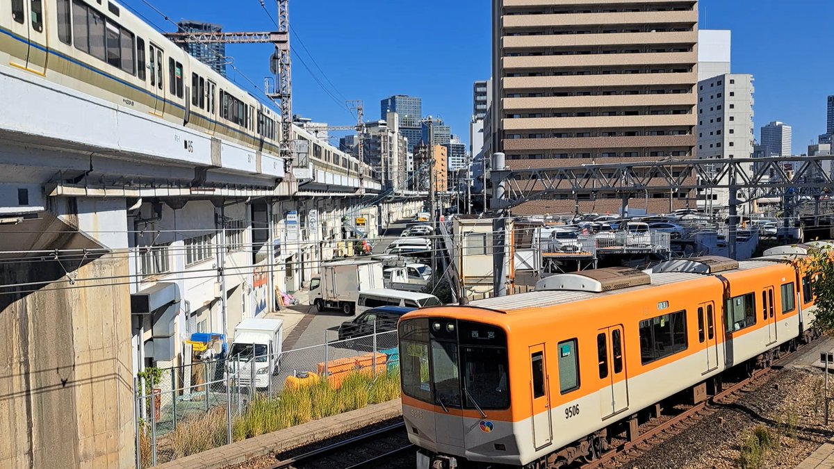 mini_fun_pen's tweet photo. ライバル球団カラーの○○電車
#こくもの https://t.co/vdVzE2bEFQ